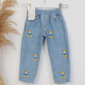 Страхотни светли дънки с апликации меченца и с ластик