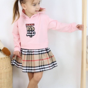 Спортна рокля в розово с качулка