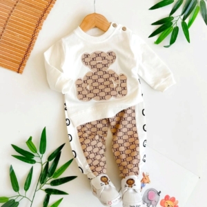 Комплект с бродирано мече в бяло