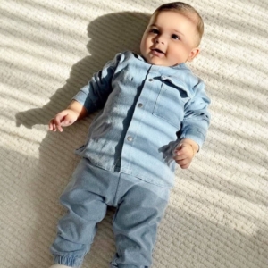 Уникален памучен комплект с ризка и долница имитиращи дънки