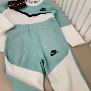 Комплект в цвят мента и бяло унисекс модел от 6 месеца до 2 години