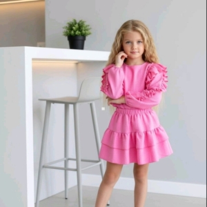 Розов комплект с къдрички пола и блуза